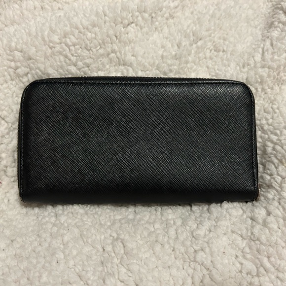 GUESS large zip around wallet - Picture 2 of 4